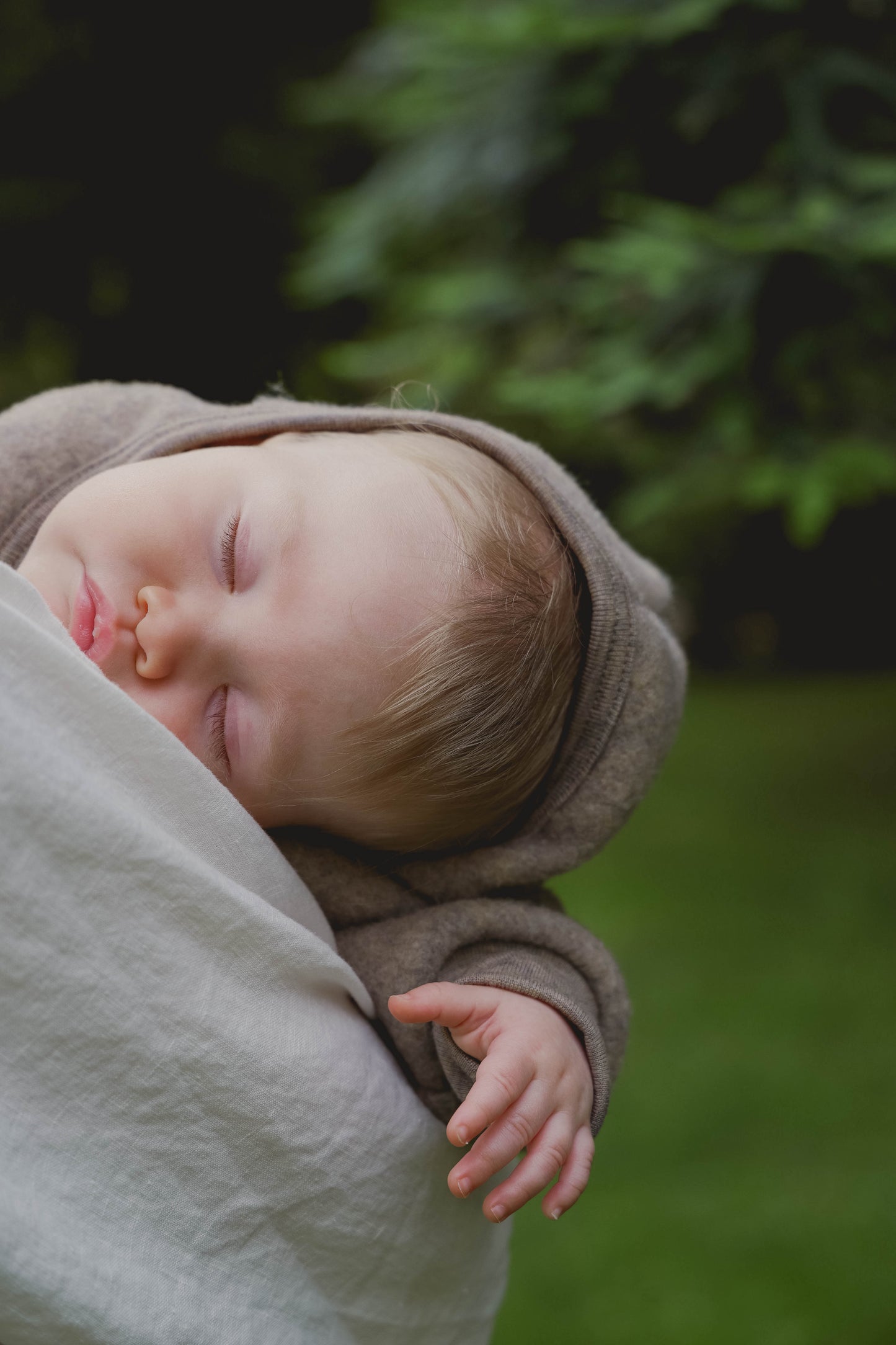 Abrigo con capucha y botones de madera - Walnut
